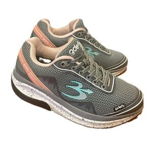 GDEFY Gravity Defyer Mighty Walk Shoes Pain Relief Sz 7 Woman Gray/Salmon